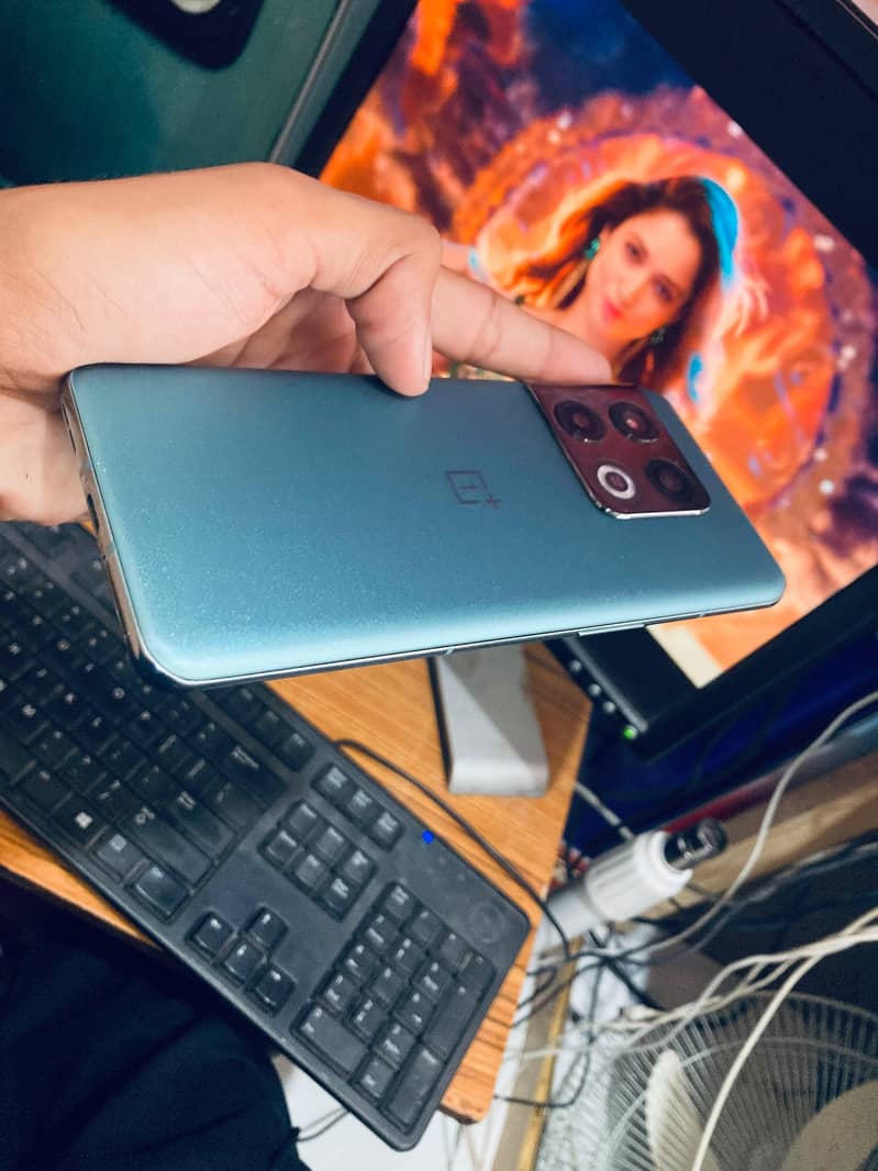 One Plus 10 Pro 8