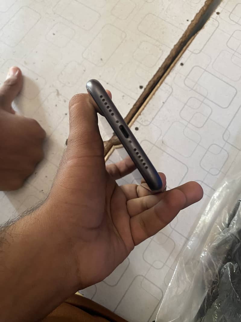 Apple iPhone 11 2