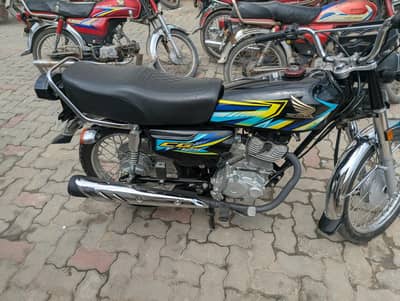 Honda 125 Black 2026