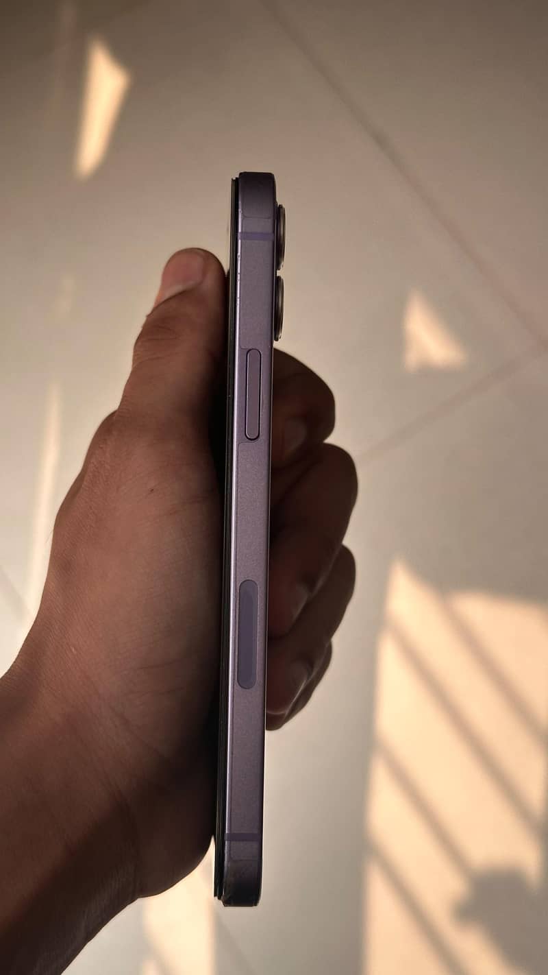 Apple iPhone 12 4