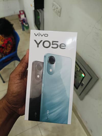 Vivo Y05e 4+64 Pack Black Clr