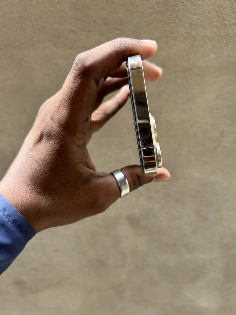 Apple iPhone XR 7