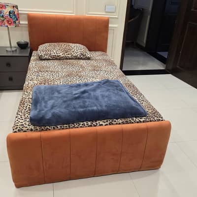 single and king bed