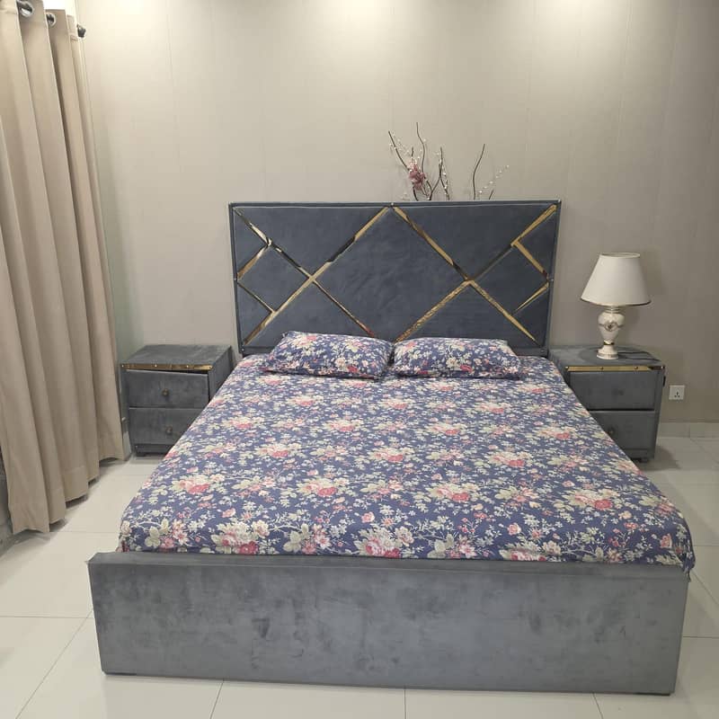 single and king bed 1