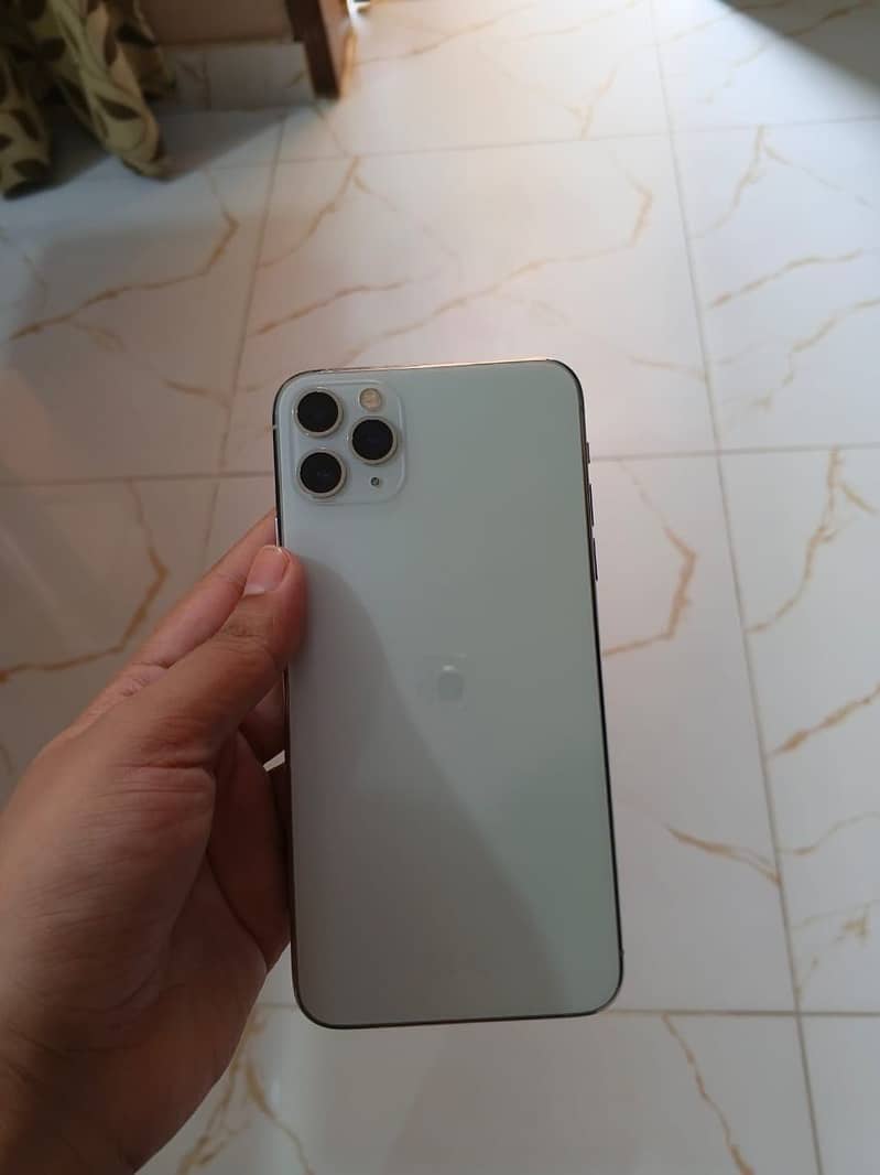Apple iPhone 11 Pro Max 2