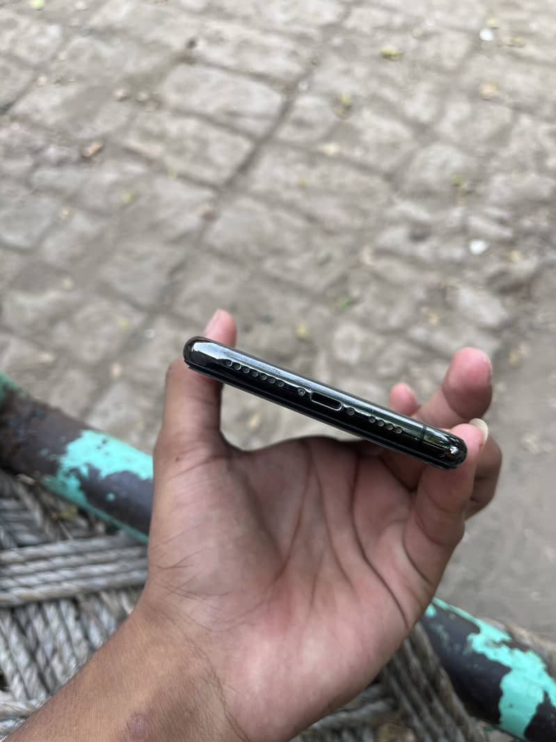 Apple iPhone 11 Pro Max 1