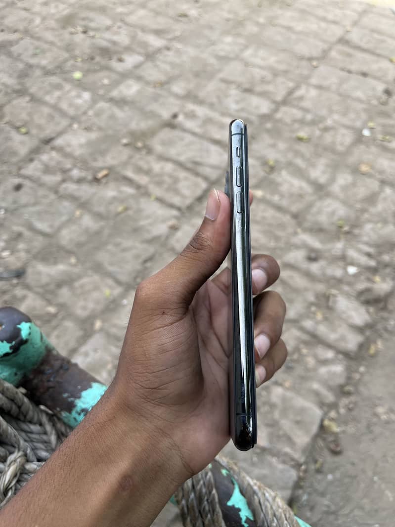Apple iPhone 11 Pro Max 3