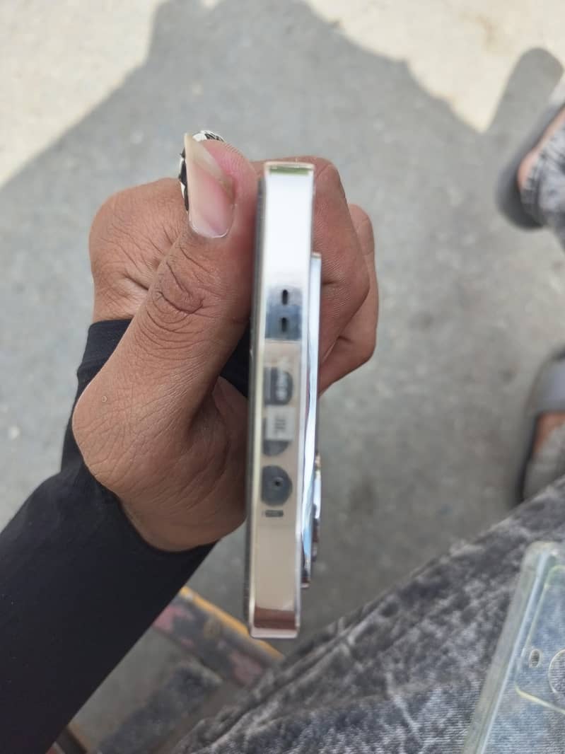 Infinix Note 40 4