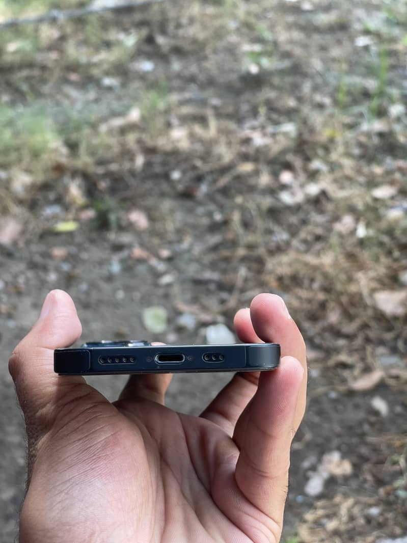 Apple iPhone 13 2