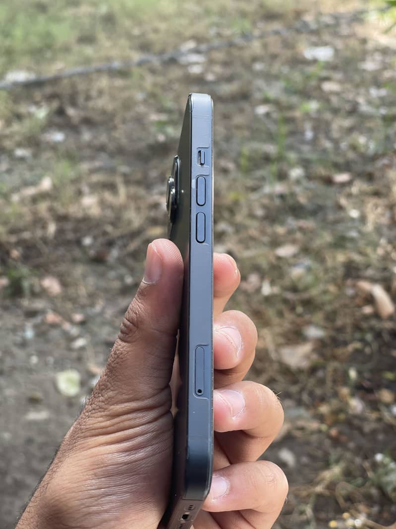 Apple iPhone 13 3