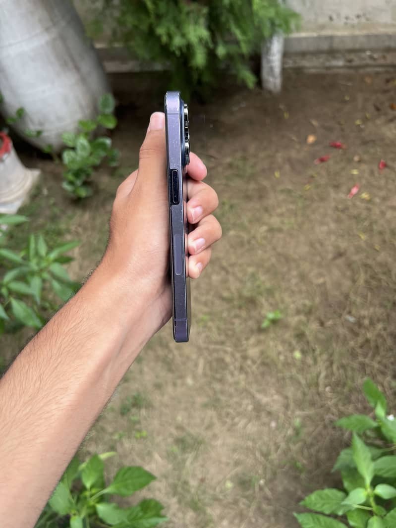 Apple iPhone 14 Pro 1