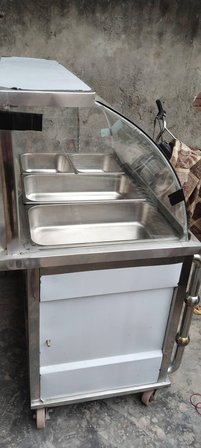 salid bar. . . 1