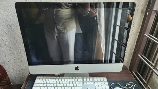 Apple iMac All-in-One Desktop |  Keyboard Included | Excellent Conditi