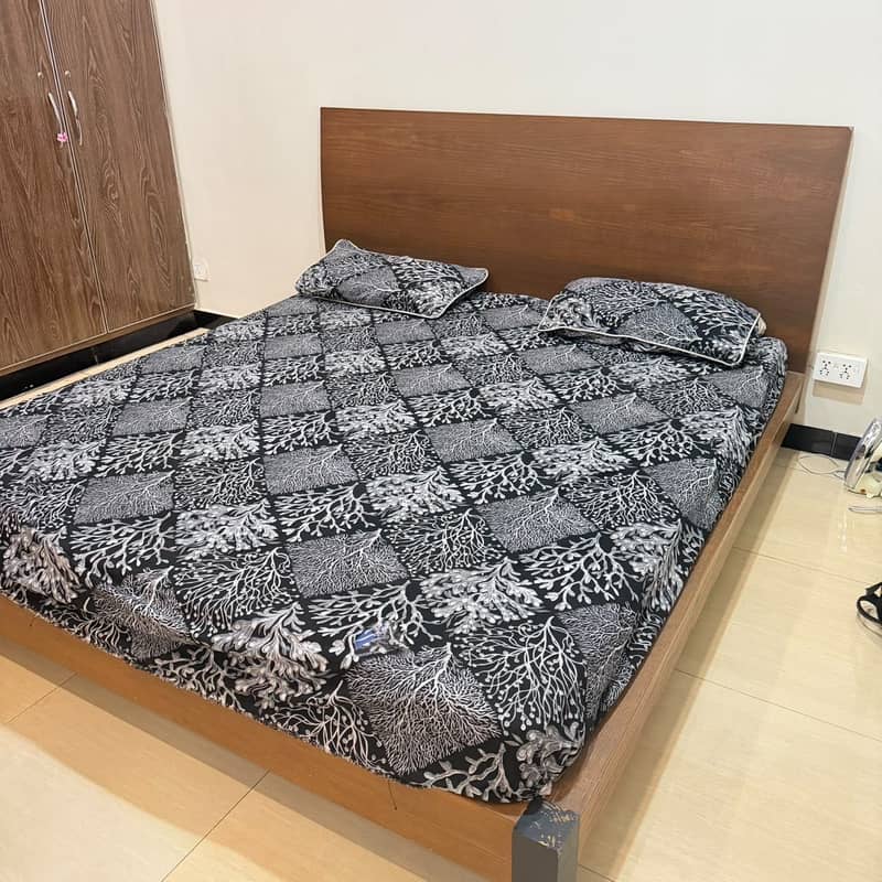 Bed & matress 0