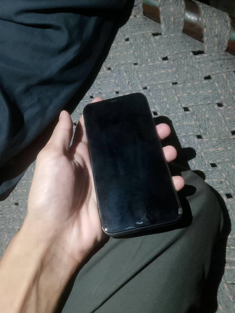 Apple iPhone 11 Pro 4