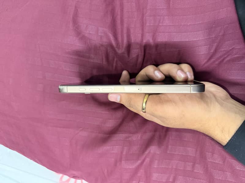 Apple iPhone 16 Pro Max 2