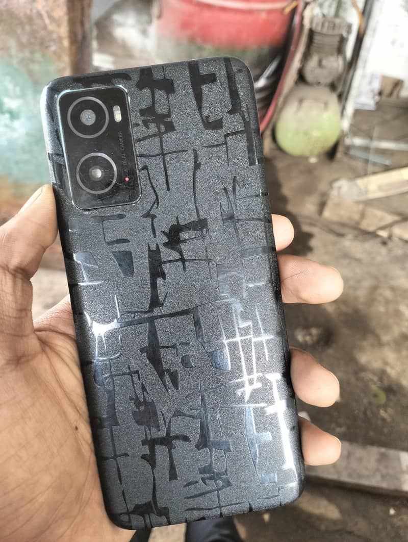 OPPO A76 1