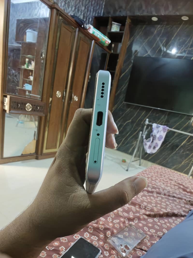 Xiaomi Redmi Note 13 Pro Plus 4