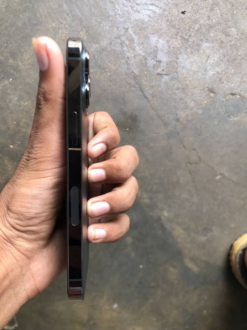 Apple iPhone 13 Pro 2