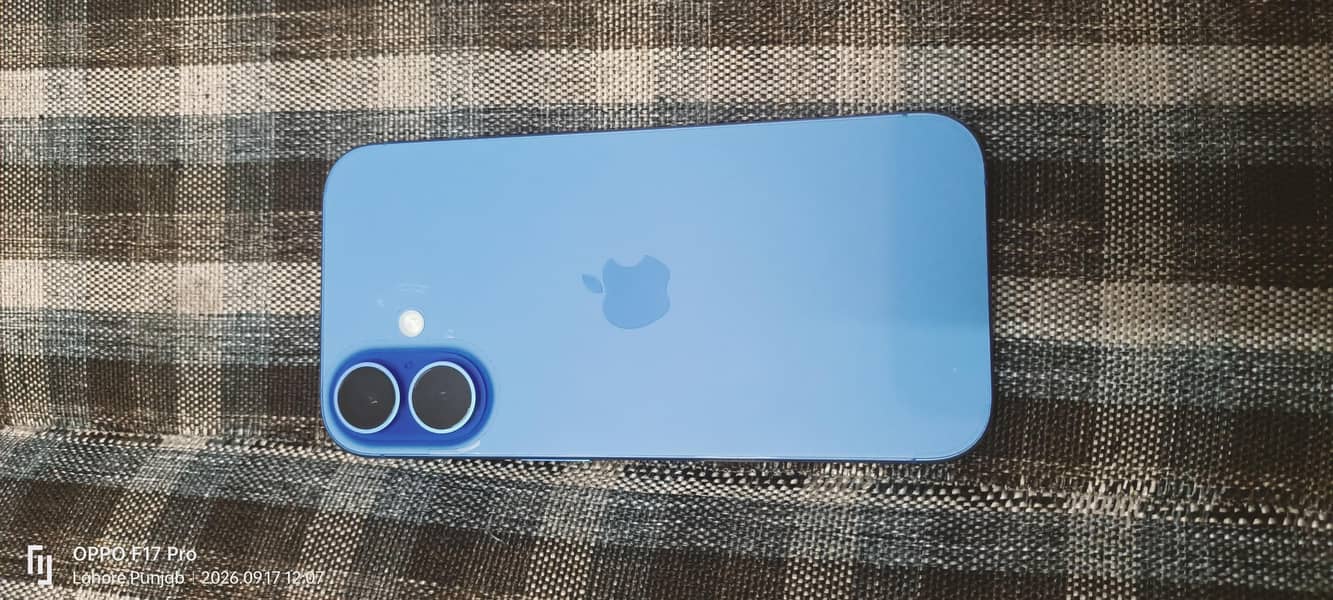 Apple iPhone 16 7