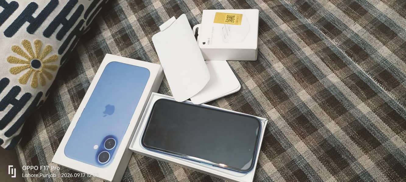 Apple iPhone 16 11