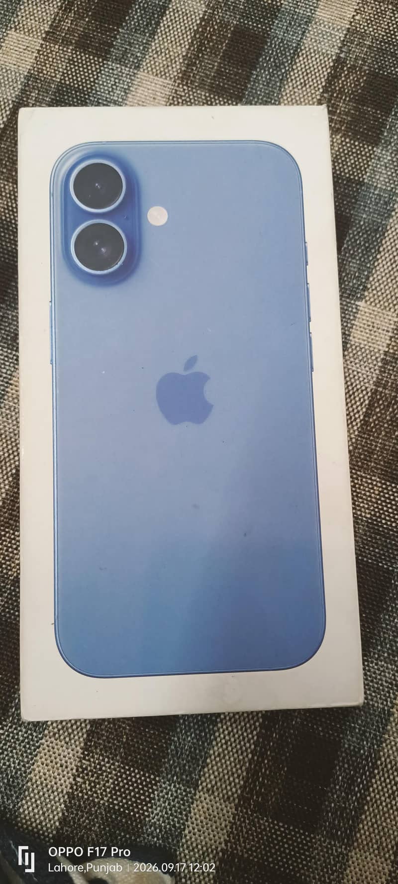 Apple iPhone 16 12