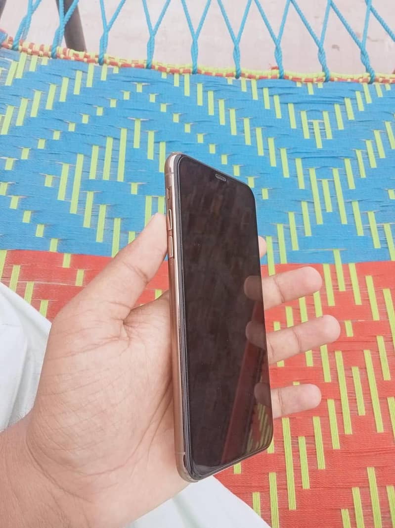 Apple iPhone 11 Pro Max 3