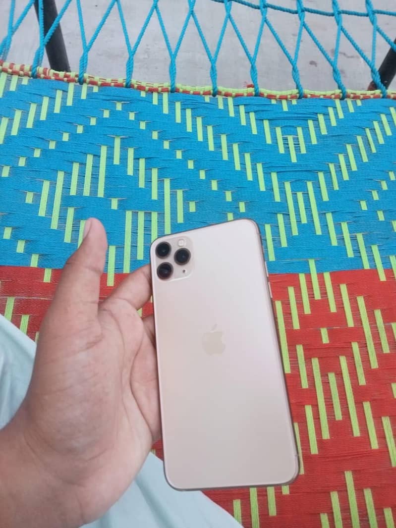 Apple iPhone 11 Pro Max 4