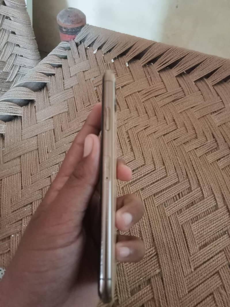 Apple iPhone 11 Pro Max 9