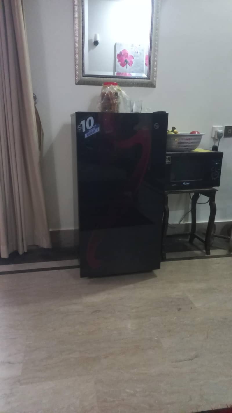 Mini fridge 0