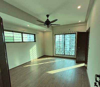 Get This Amazing 12 Marla Flat Available In Askari 10 - Sector S