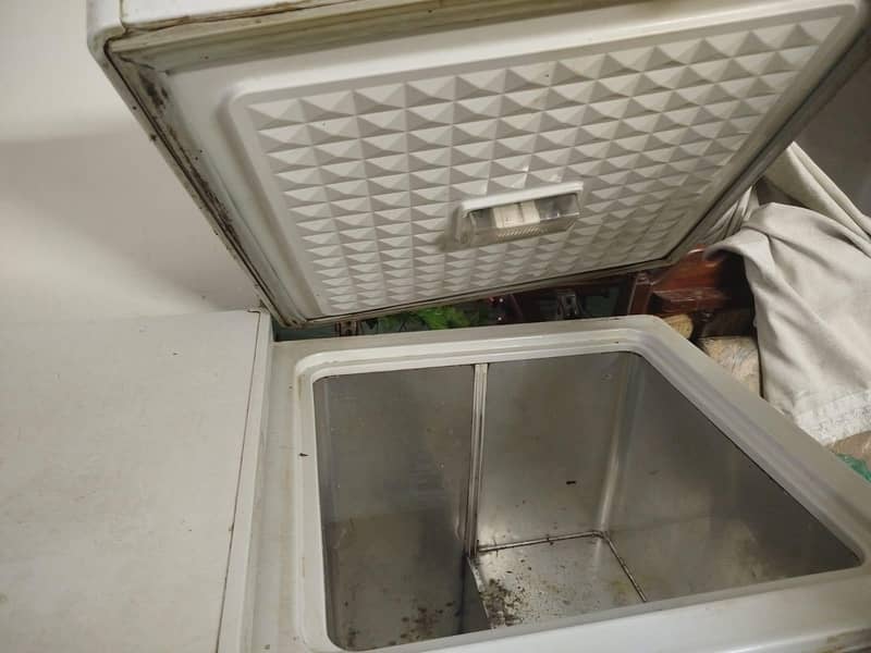 Dawlance deep freezer 0