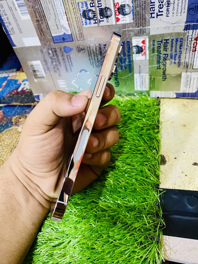 iPhone 14pro max 6