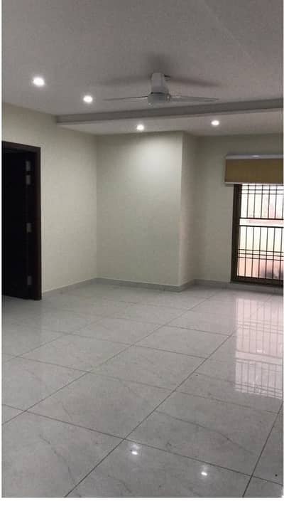 Semi Furnished Office Area 600 Square Feet Available For Rent Corporate Office On Main Boulevard Road Gulberg 3 Lahore