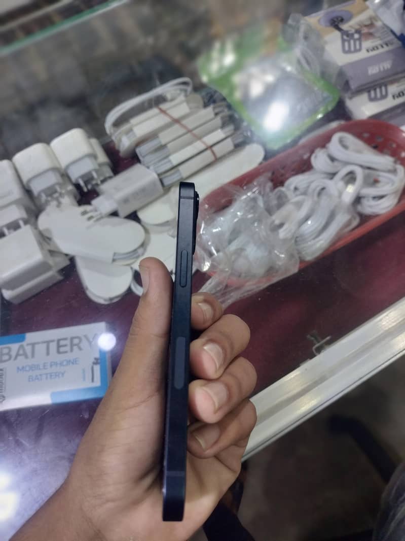 Apple iPhone 13 1