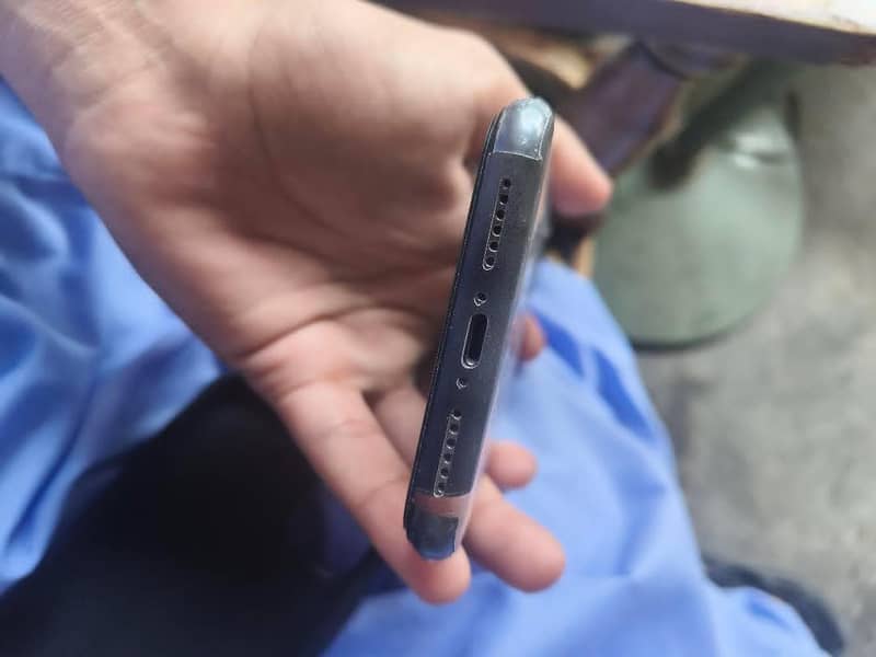 Apple iPhone 11 3