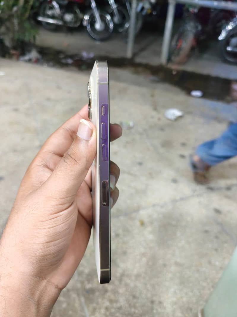 Apple iPhone 12 Pro Max 4