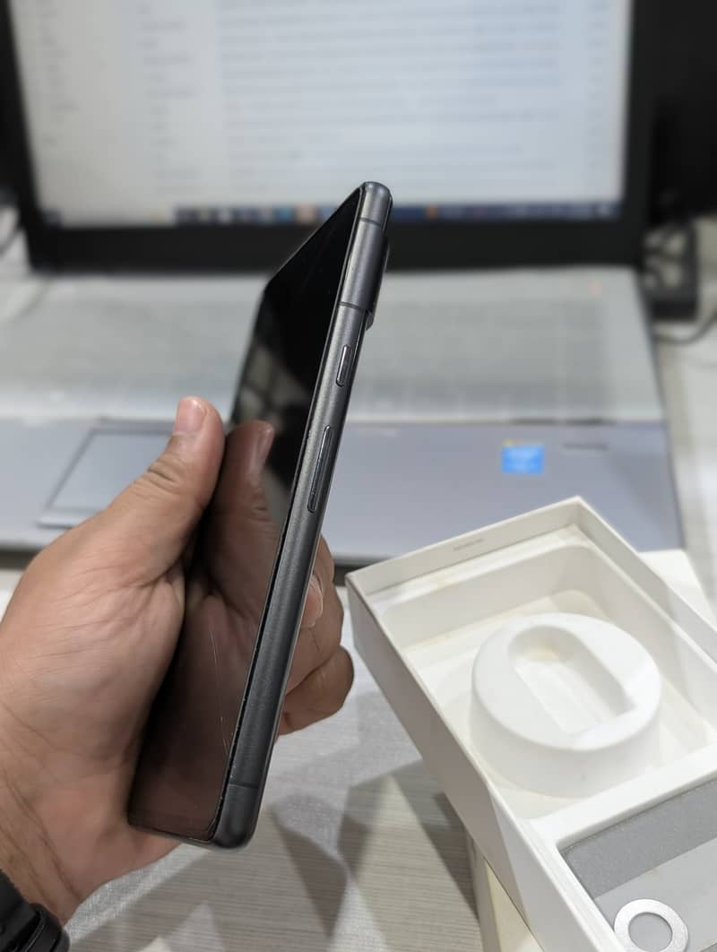 Google Pixel 7 4