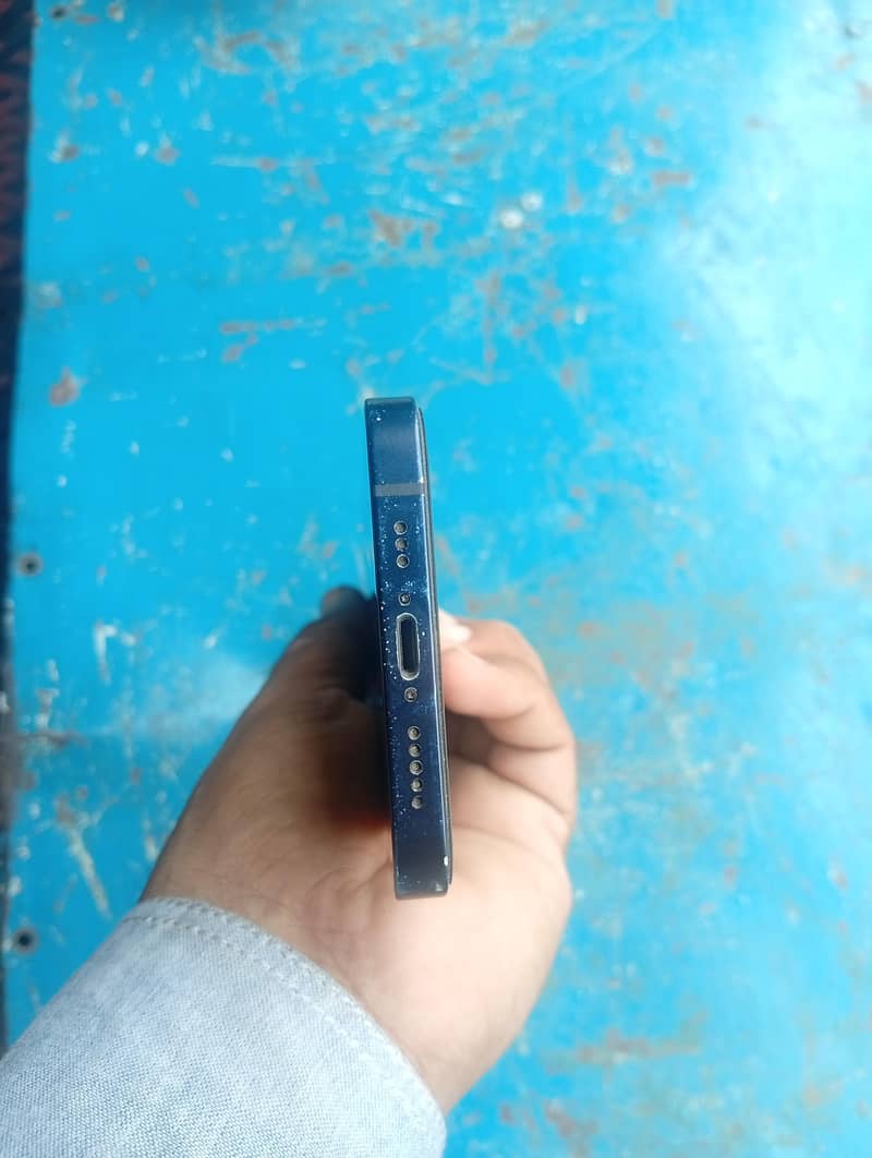 Apple iPhone 12 mini 1