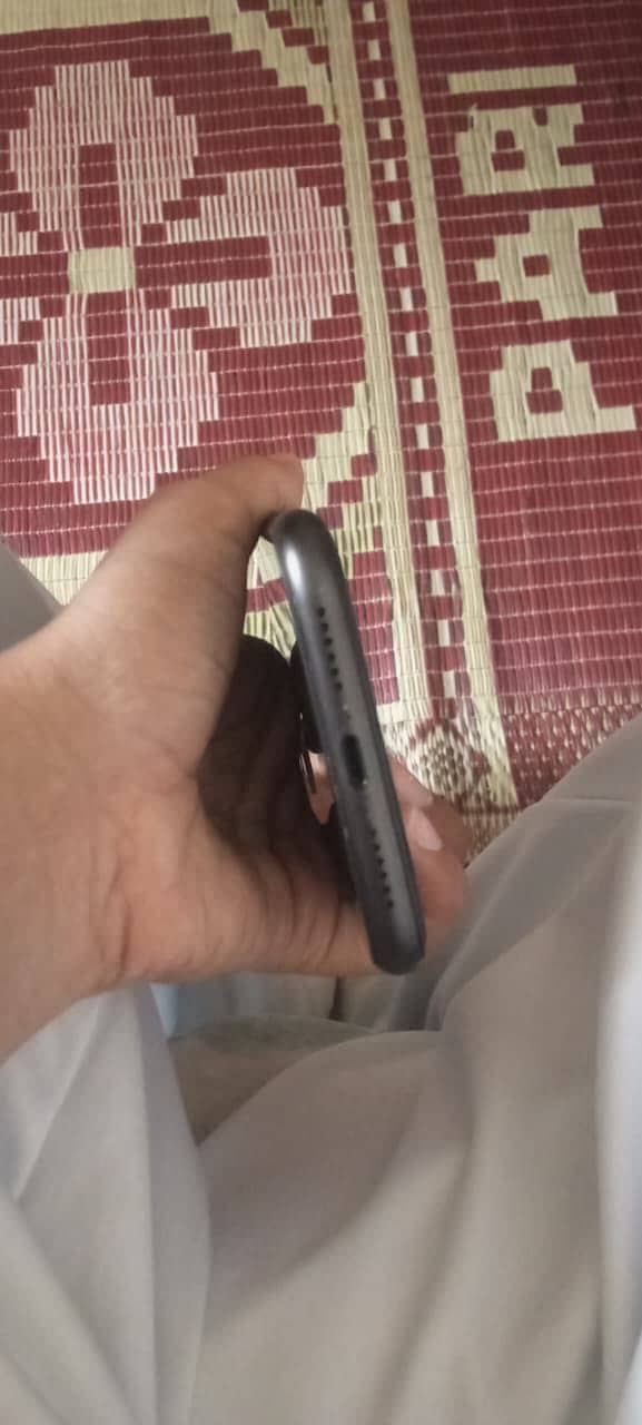 Apple iPhone 11 3