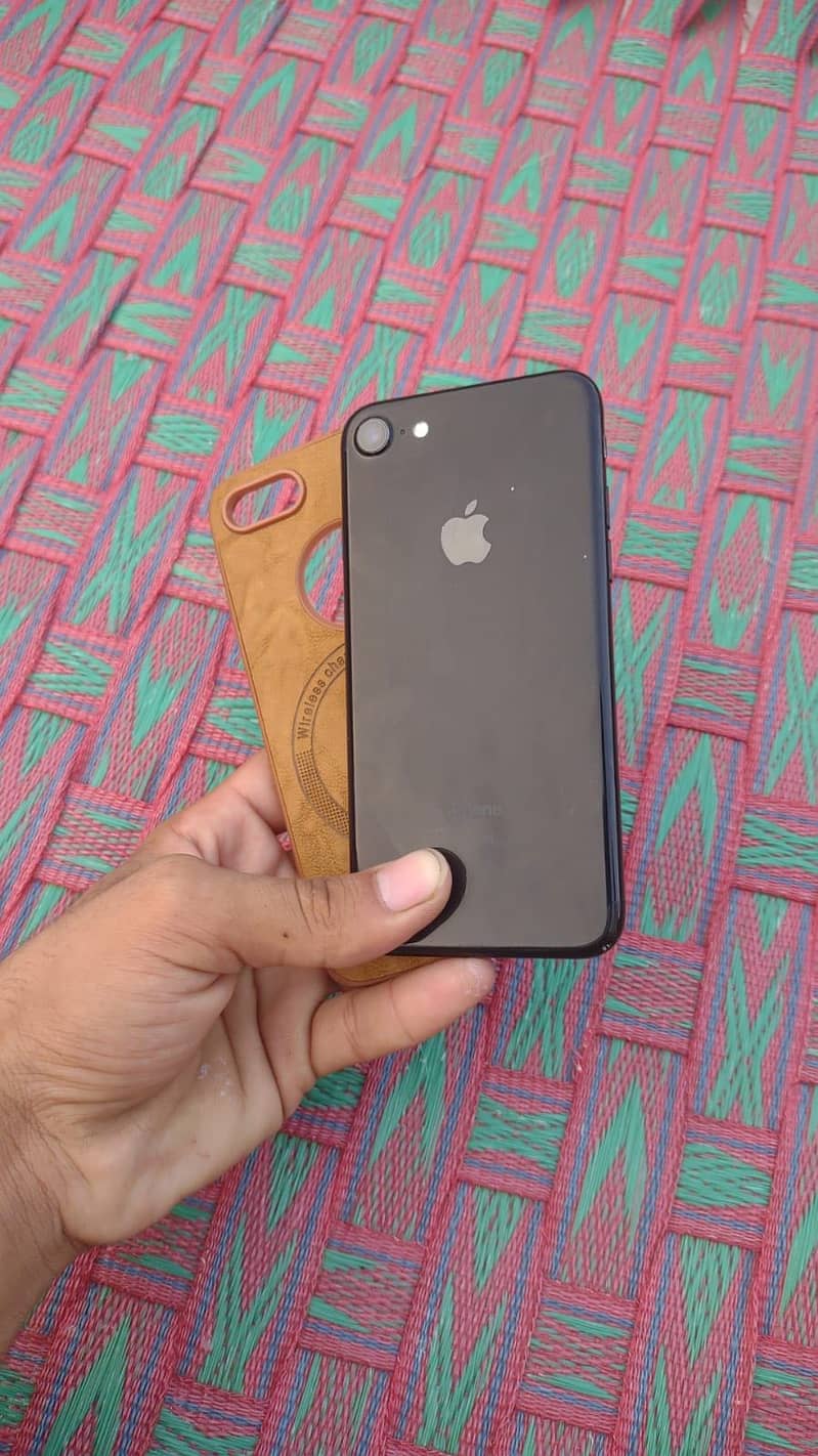 Apple iPhone 7 0