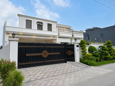 1 KANAL BEAUTIFUL HOUSE AVAILABLE FOR SALE IN C BLOCK CENTRAL PARK HOUSING SCHEME