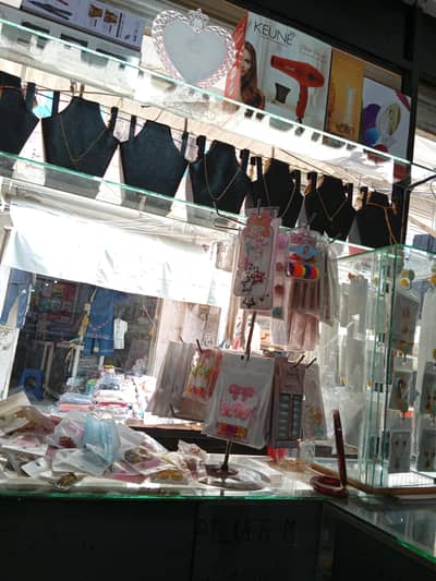Only female Salesperson Required for Jewelry Shop