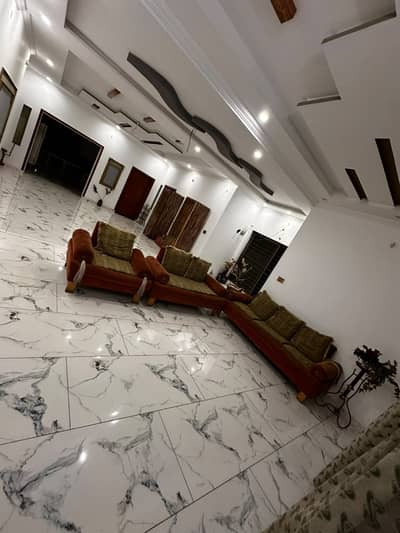 1 Kanal Like New Spaceous Upper Portion in Valencia Town