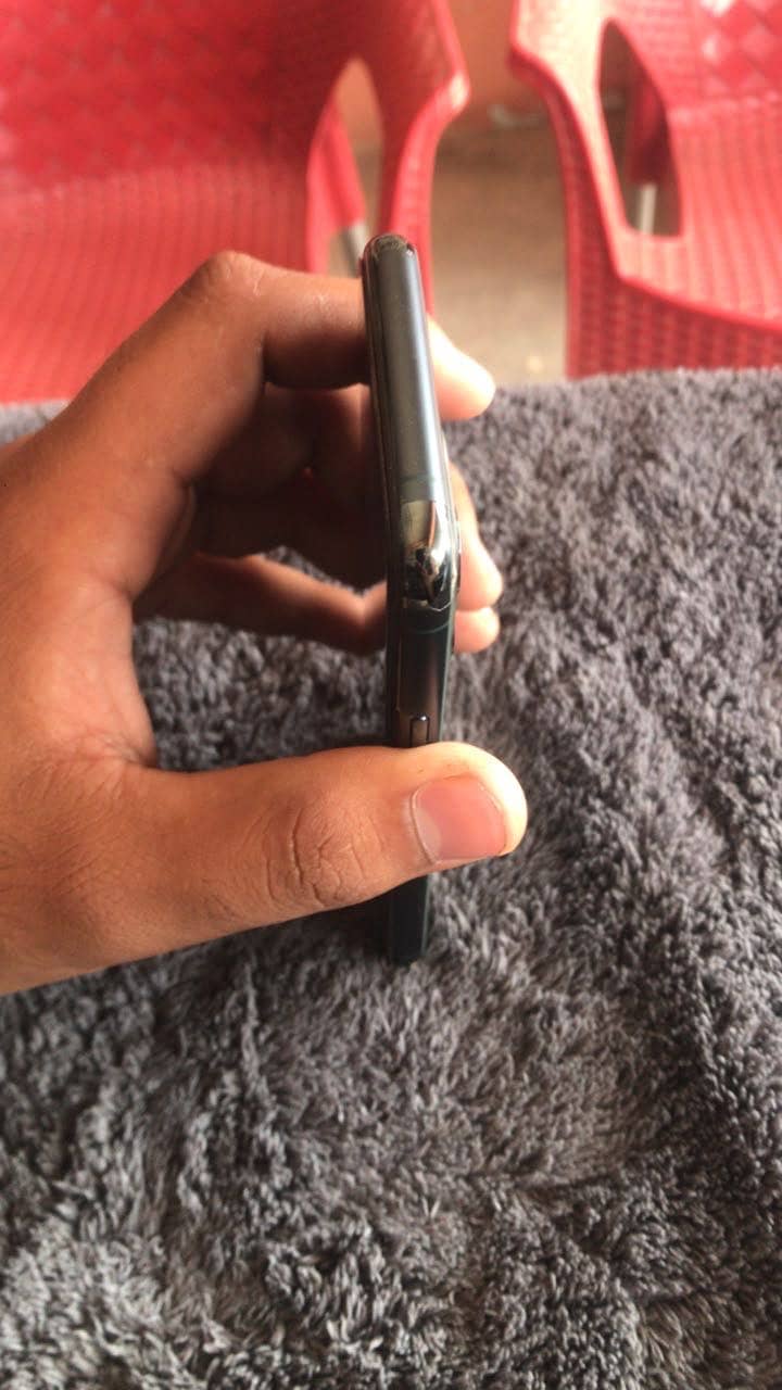 Apple iPhone 11 Pro 4