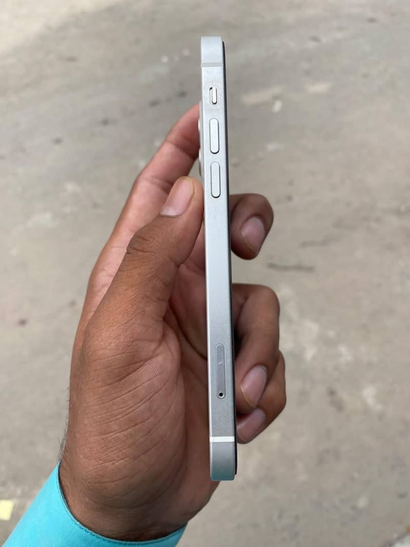 Apple iPhone 12 2