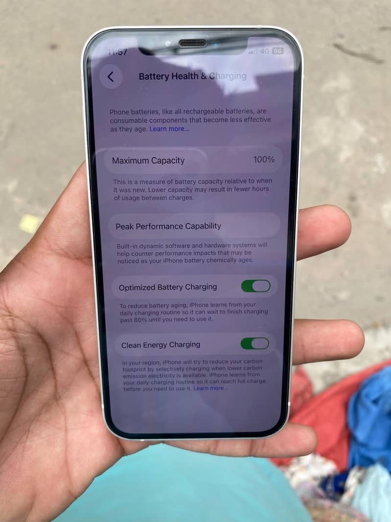 Apple iPhone 12 4