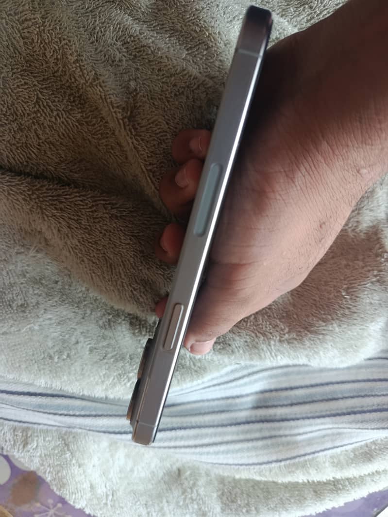 Apple iPhone 15 Pro Max 5