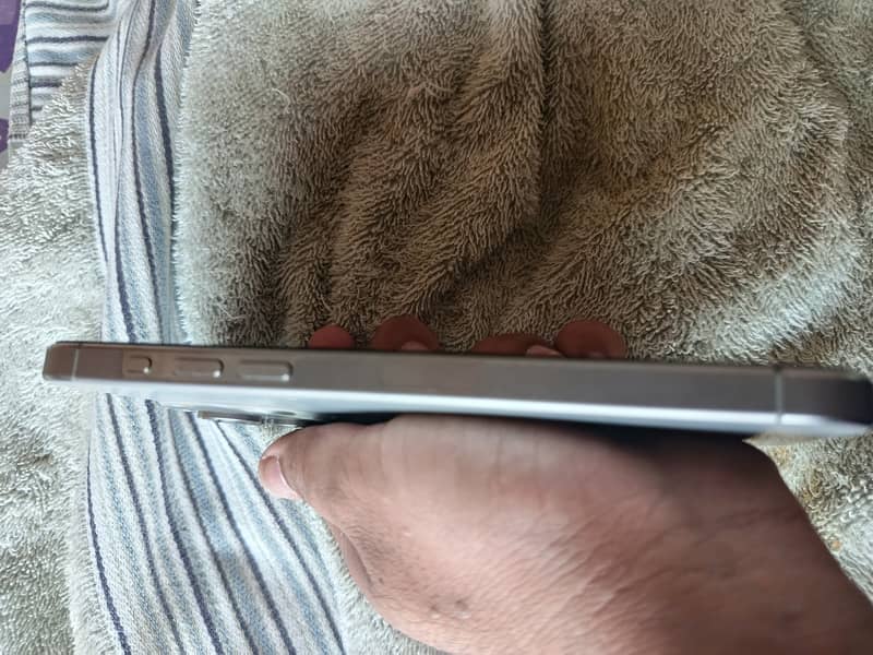 Apple iPhone 15 Pro Max 6