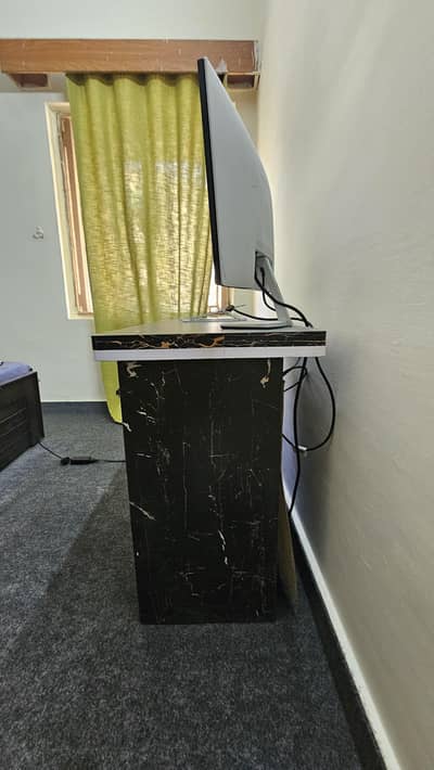Computer table